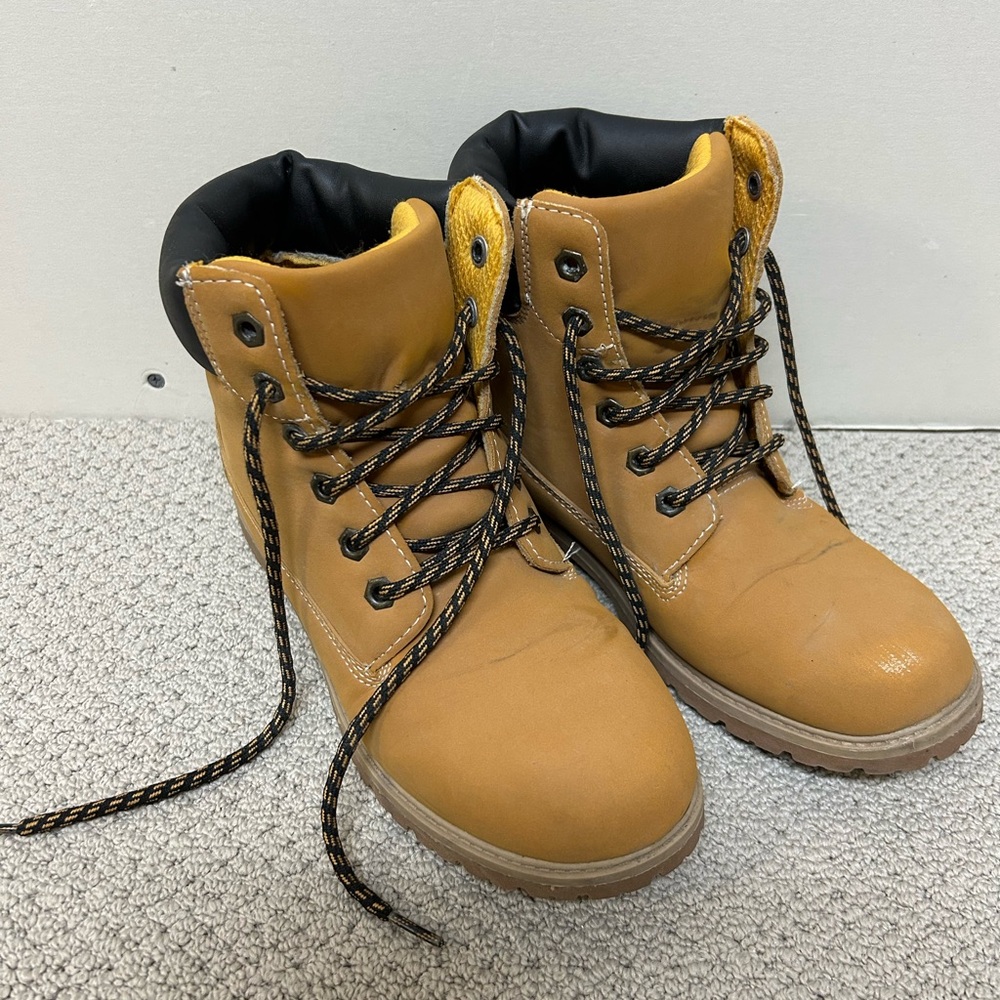 2/$30⚡️- SHOES | Women’s Tucker Work boots size 8